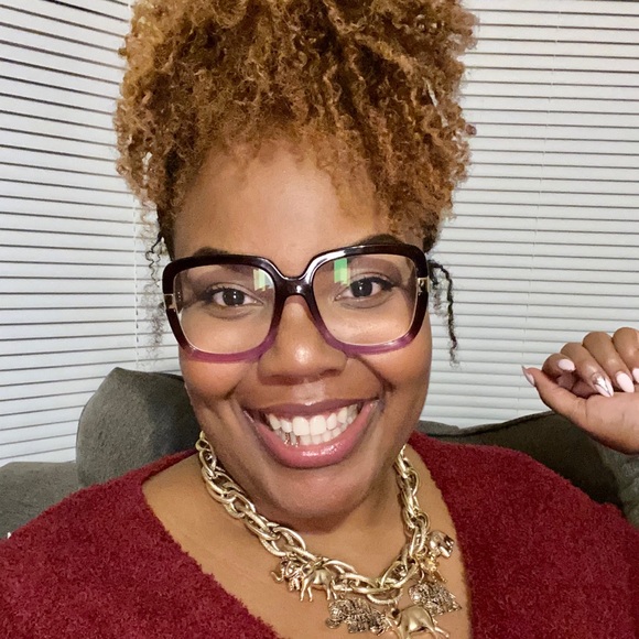 Meet your Posher, Rae - Picture 2 of 4